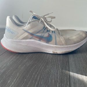 Nike quests running shoes